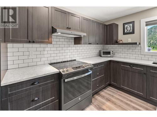 38 West Poirier Road, Sicamous, BC - Indoor Photo Showing Kitchen With Upgraded Kitchen