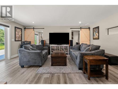 38 West Poirier Road, Sicamous, BC - Indoor Photo Showing Living Room