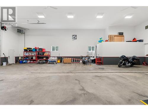 38 West Poirier Road, Sicamous, BC - Indoor Photo Showing Garage