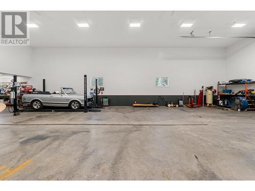 38 West Poirier Road, Sicamous, BC - Indoor Photo Showing Garage