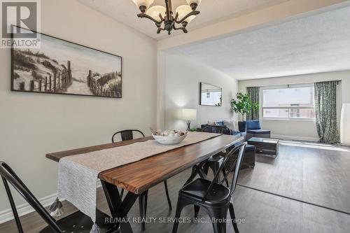 60 - 1055 Shawnmarr Road, Mississauga, ON - Indoor Photo Showing Dining Room