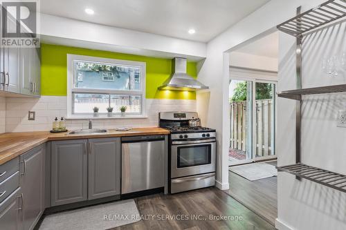 60 - 1055 Shawnmarr Road, Mississauga, ON - Indoor Photo Showing Kitchen