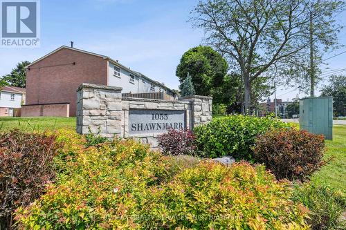 60 - 1055 Shawnmarr Road, Mississauga, ON - Outdoor