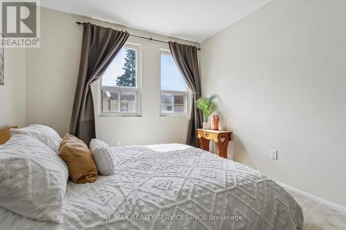 60 - 1055 Shawnmarr Road, Mississauga, ON - Indoor Photo Showing Bedroom