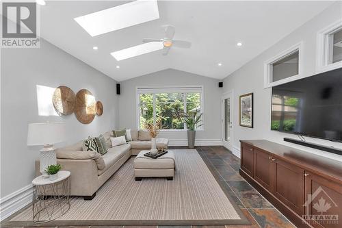 140 Glebe Avenue, Ottawa, ON - Indoor Photo Showing Living Room