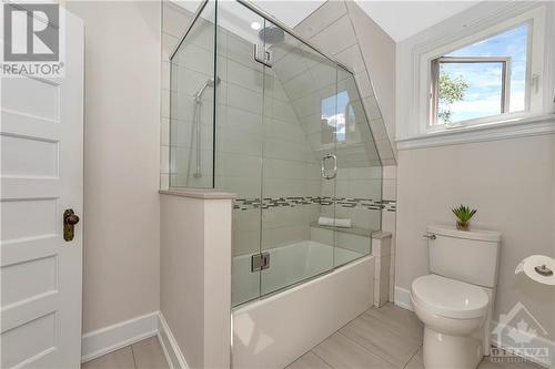 140 Glebe Avenue, Ottawa, ON - Indoor Photo Showing Bathroom