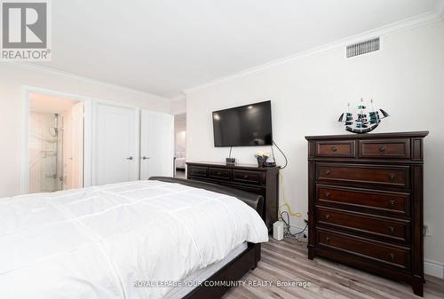 1601 - 7601 Bathurst Street, Vaughan, ON - Indoor Photo Showing Bedroom