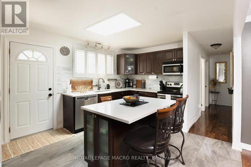 15 Locheed Drive, Hamilton, ON - Indoor Photo Showing Kitchen