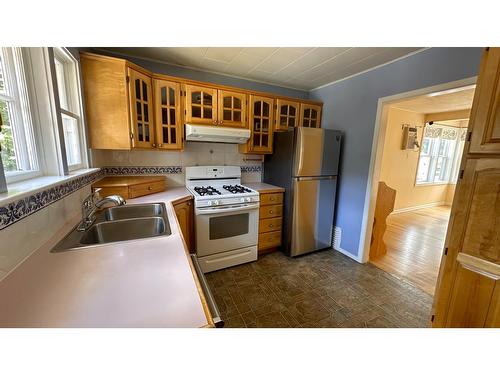 155 Crerar Street, Kimberley, BC - Indoor Photo Showing Kitchen With Double Sink