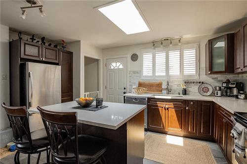 15 Locheed Drive, Hamilton, ON - Indoor Photo Showing Kitchen