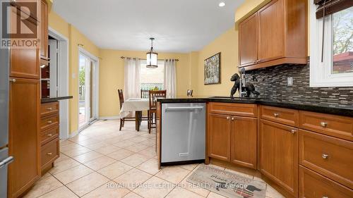 35 Turtlecreek Boulevard, Brampton, ON - Indoor Photo Showing Kitchen