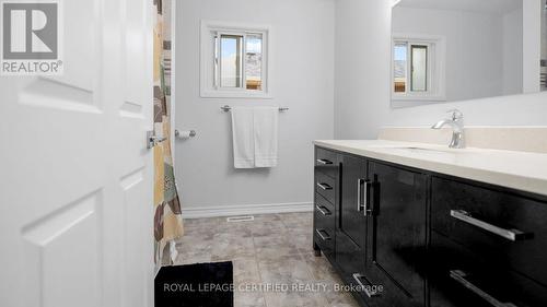 35 Turtlecreek Boulevard, Brampton, ON - Indoor Photo Showing Bathroom