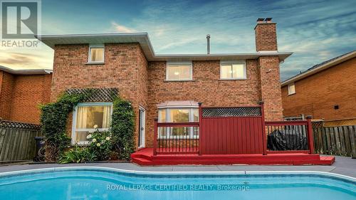 35 Turtlecreek Boulevard, Brampton, ON - Outdoor With In Ground Pool With Exterior