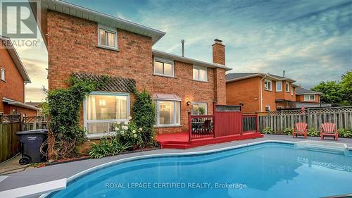 35 Turtlecreek Boulevard, Brampton, ON - Outdoor With In Ground Pool With Exterior