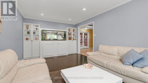 35 Turtlecreek Boulevard, Brampton, ON - Indoor Photo Showing Living Room