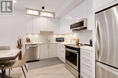 310 - 50 Ann Street, Caledon (Bolton West), ON - Indoor Photo Showing Kitchen With Upgraded Kitchen