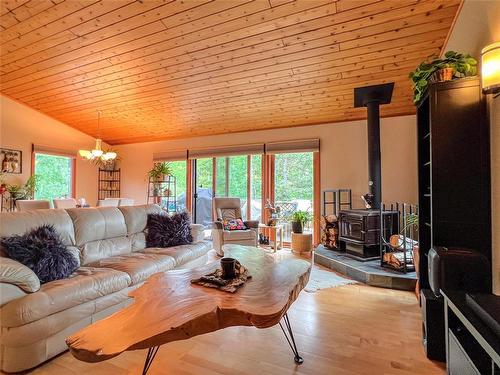 1 Sand Lake Road, Ditch Lake, MB - Indoor Photo Showing Living Room