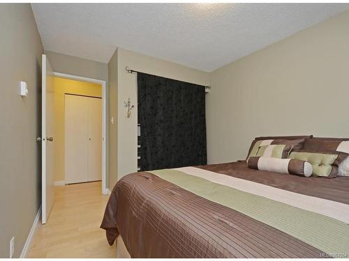 207-1024 Fairfield Rd, Victoria, BC - Indoor Photo Showing Bedroom