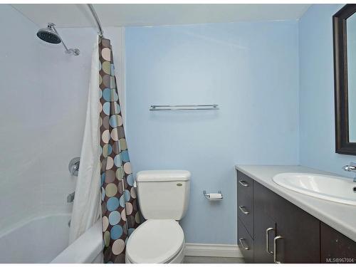 207-1024 Fairfield Rd, Victoria, BC - Indoor Photo Showing Bathroom