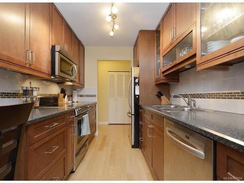 207-1024 Fairfield Rd, Victoria, BC - Indoor Photo Showing Kitchen With Double Sink