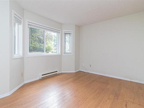 106-9882 Fifth St, Sidney, BC - Indoor Photo Showing Other Room