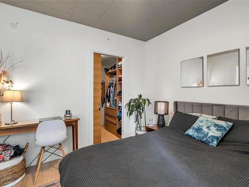 217-989 Johnson St, Victoria, BC - Indoor Photo Showing Bedroom