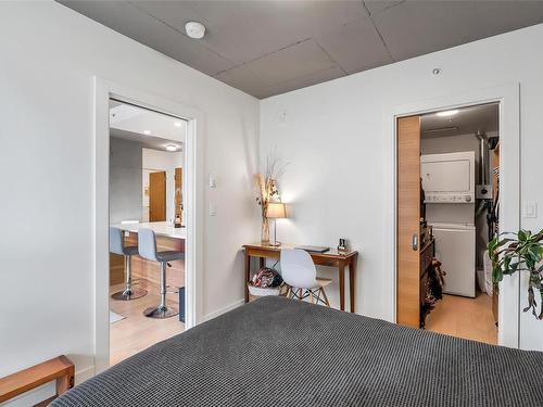 217-989 Johnson St, Victoria, BC - Indoor Photo Showing Bedroom