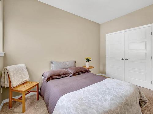 2027 Saddleback Drive, Kamloops, BC - Indoor Photo Showing Bedroom