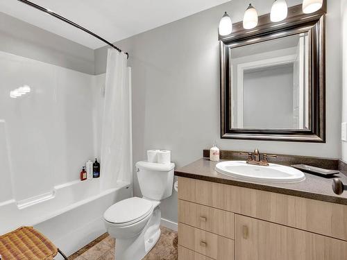 2027 Saddleback Drive, Kamloops, BC - Indoor Photo Showing Bathroom