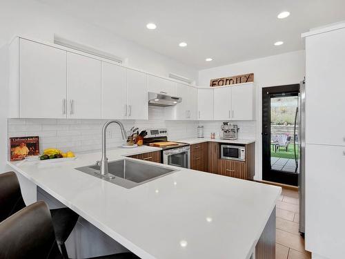 2027 Saddleback Drive, Kamloops, BC - Indoor Photo Showing Kitchen With Stainless Steel Kitchen With Upgraded Kitchen