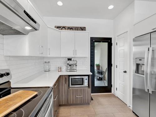 2027 Saddleback Drive, Kamloops, BC - Indoor Photo Showing Kitchen With Upgraded Kitchen