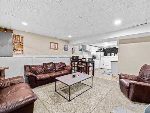 2263 Qu'Appelle Blvd, Kamloops, BC - Indoor Photo Showing Other Room