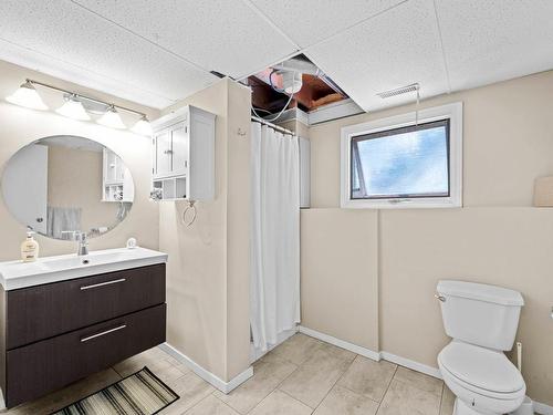 2263 Qu'Appelle Blvd, Kamloops, BC - Indoor Photo Showing Bathroom