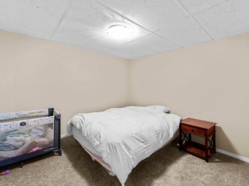 2263 Qu'Appelle Blvd, Kamloops, BC - Indoor Photo Showing Bedroom