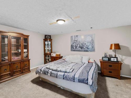 2263 Qu'Appelle Blvd, Kamloops, BC - Indoor Photo Showing Bedroom