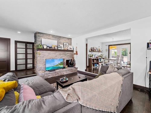 2263 Qu'Appelle Blvd, Kamloops, BC - Indoor Photo Showing Living Room