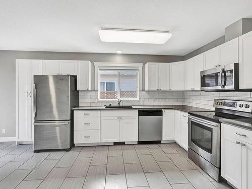 44-1951 Lodgepole Drive, Kamloops, BC - Indoor Photo Showing Kitchen