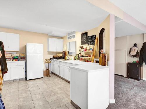 2184 Sifton Ave, Kamloops, BC - Indoor Photo Showing Kitchen