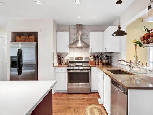 2184 Sifton Ave, Kamloops, BC - Indoor Photo Showing Kitchen With Stainless Steel Kitchen