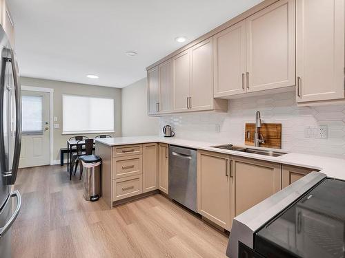 782 Morven Drive, Kamloops, BC - Indoor Photo Showing Kitchen With Double Sink