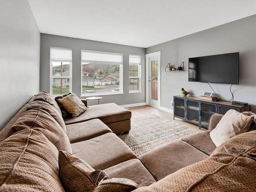 782 Morven Drive, Kamloops, BC - Indoor Photo Showing Living Room