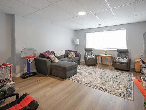 782 Morven Drive, Kamloops, BC - Indoor Photo Showing Living Room