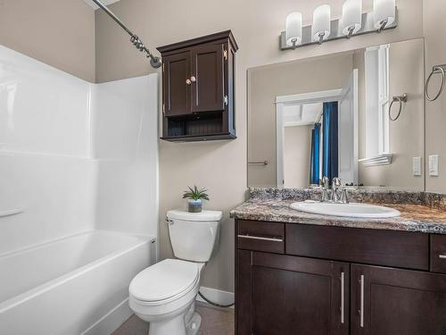 25-950 Ida Lane, Kamloops, BC - Indoor Photo Showing Bathroom