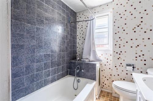 51 Cedar Avenue, Hamilton, ON - Indoor Photo Showing Bathroom
