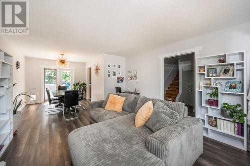 2260 Canan Way, Prince George, BC - Indoor Photo Showing Living Room