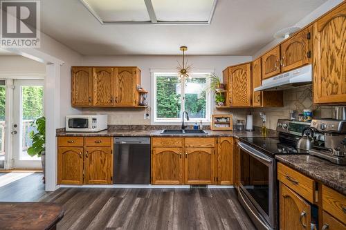 2260 Canan Way, Prince George, BC - Indoor Photo Showing Kitchen With Double Sink