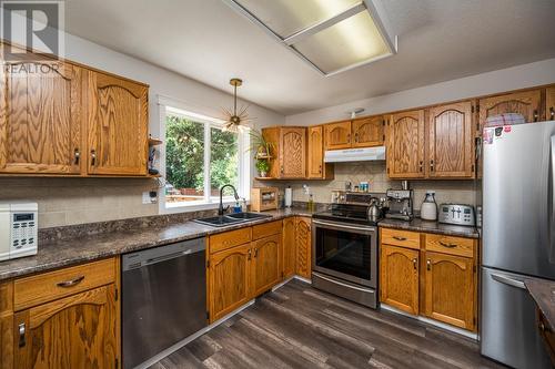 2260 Canan Way, Prince George, BC - Indoor Photo Showing Kitchen With Double Sink