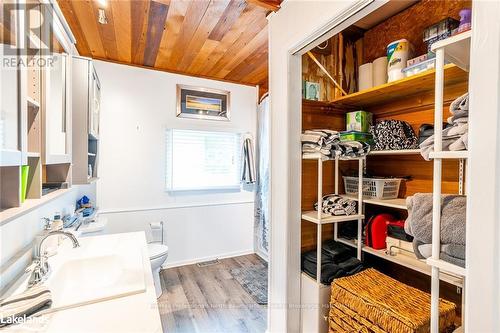 1021 Peppermint Road, Dysart Et Al, ON - Indoor Photo Showing Bathroom