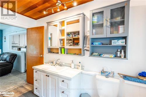 1021 Peppermint Road, Dysart Et Al, ON - Indoor Photo Showing Bathroom