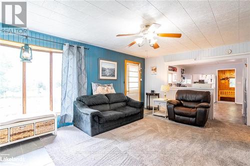 1021 Peppermint Road, Dysart Et Al, ON - Indoor Photo Showing Living Room